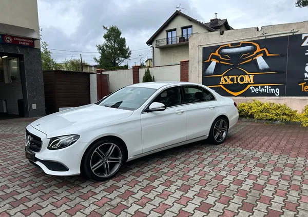 samochody osobowe Mercedes-Benz Klasa E cena 134900 przebieg: 132000, rok produkcji 2019 z Krapkowice